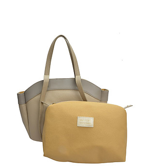 Бежова чанта за рамо снимка