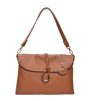 Кожена дамска чанта за рамо с капак снимка