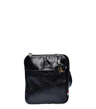 Черна дамска кожена чанта през рамо снимка