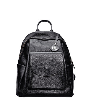 Черна дамска кожена раница снимка