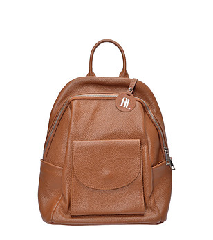 Дамска кожена раница в цвят коняк снимка