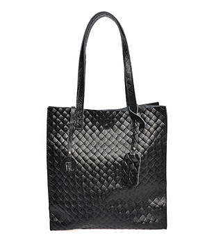 Черна дамска кожена чанта с несесер снимка