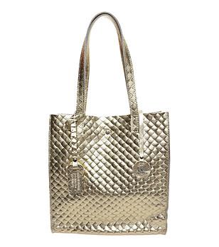 Златиста дамска чанта от естествена кожа снимка