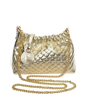 Дамска кожена чанта през рамо в златисто снимка