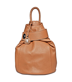 Дамска раница от естествена кожа в цвят коняк Abra снимка