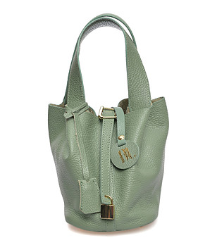 Зелена дамска чанта от естествена кожа снимка