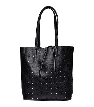 Чанта тип hobo в черно с гайки снимка