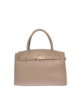 Бежова чанта тип tote снимка