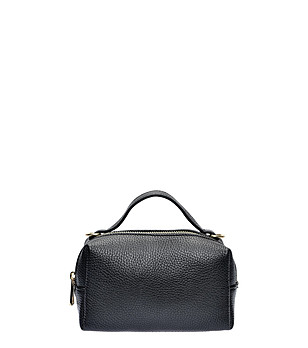 Черна кожена чанта през рамо с верижна дръжка снимка