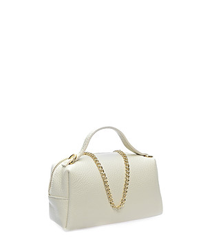 Бежова чанта през рамо снимка