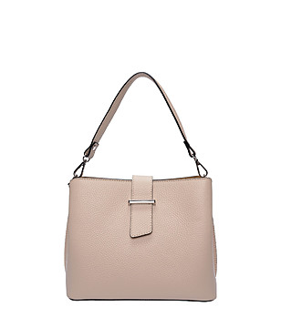 Бежова кожена чанта тип tote снимка