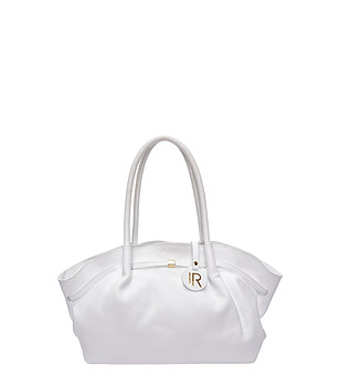 Бяла кожена чанта снимка