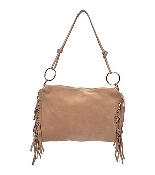 Велурена дамска чанта в цвят таупе с ресни снимка