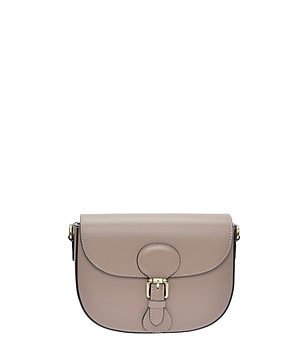 Бежова кожена чанта през рамо снимка