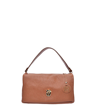 Дамска чанта от естествена кожа в цвят коняк снимка