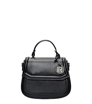 Малка черна чанта от естествена кожа с твърди стени снимка