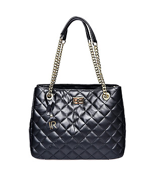 Черна кожена дамска чанта с декоративни шевове снимка