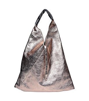 Дамска мека кожена трапецовидна чанта в бронзов нюанс снимка