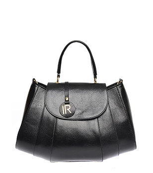 Черна дамска чанта от естествена кожа с нестандартна форма снимка