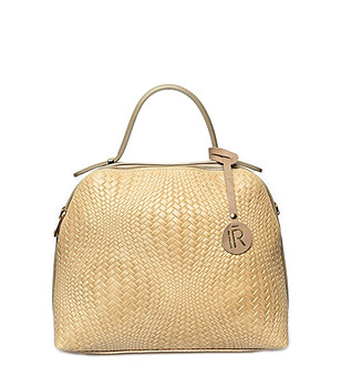 Дамска кожена чанта с релеф в бежов нюанс Eliza снимка