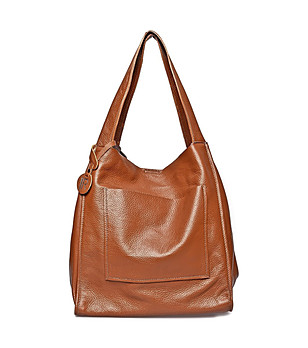 Дамска кожена мека и голяма чанта в цвят коняк снимка