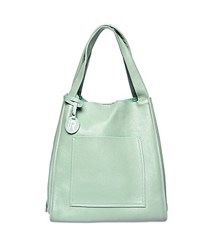 Дамска кожена чанта в зелен нюанс снимка