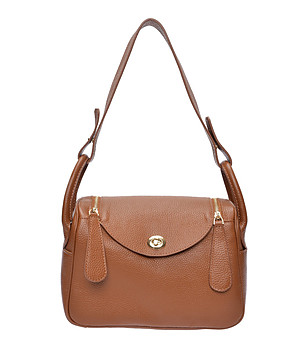 Кестенява чанта с капак COGNAC снимка