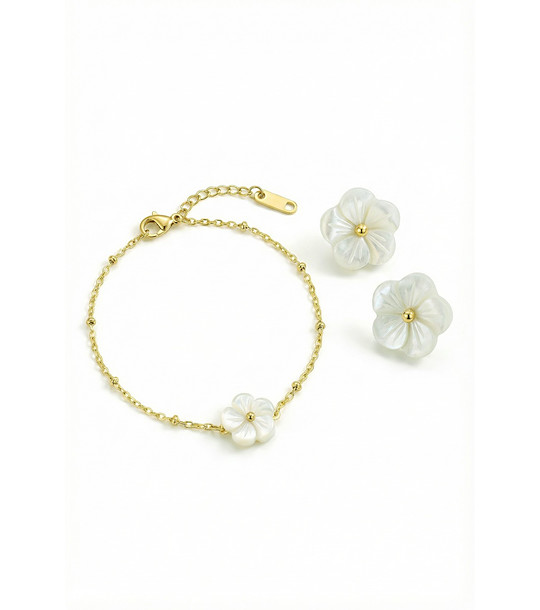 Дамски златист комплект бижута с бели цветя снимка