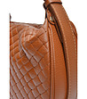 Кожена чанта в цвят коняк с плетен ефект-3 снимка