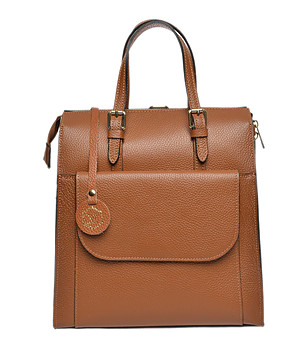 Елегантна дамска кожена раница в цвят коняк снимка