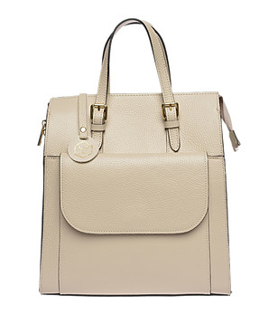 Дамска кожена раница в светлобежово снимка