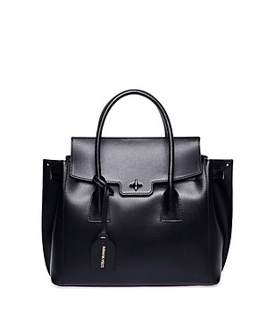 Черна дамска чанта от естествена кожа снимка