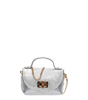 Сребриста чанта през рамо с верижна дръжка снимка