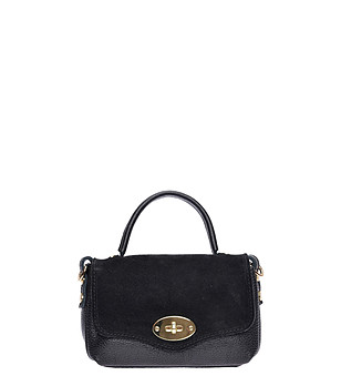 Черна чанта с метална тока снимка