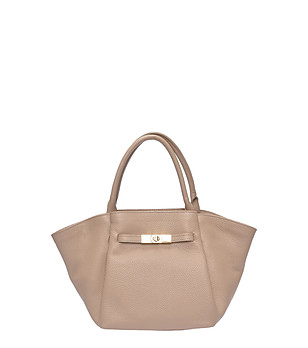 Бежова чанта тип тоут снимка