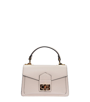 Бежова чанта с предна катарама снимка