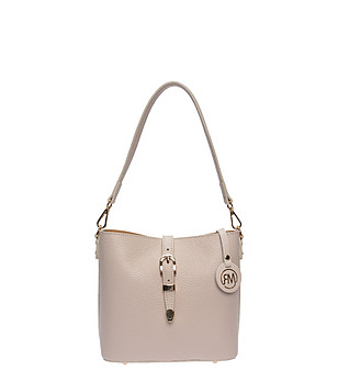 Бежова чанта тип кофа с катарама снимка