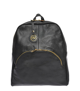 Черна дамска раница от естествена кожа снимка