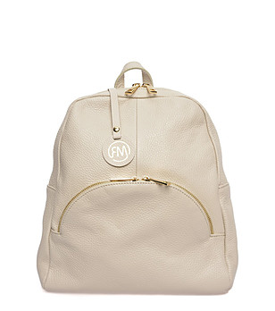 Светлобежова дамска кожена раница снимка