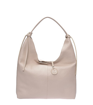 Бежова чанта тип хобо снимка