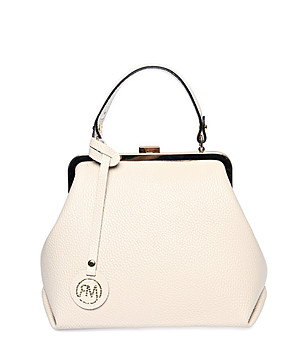 Светлобежова дамска чанта от естествена кожа Rina снимка