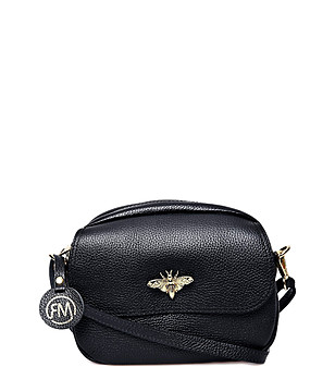 Дамска черна чанта от естествена кожа снимка