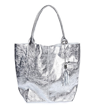 Дамска кожена чанта в сребрист нюанс Mona снимка