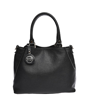 Черна дамска кожена чанта снимка