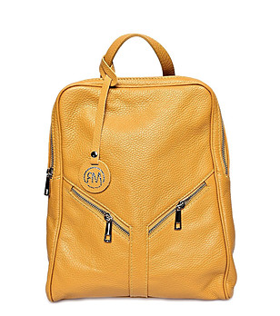 Дамска кожена раница в цвят горчица Daria снимка