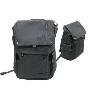 Черна раница с предни джобове снимка