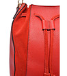 Червена чанта тип-3 снимка