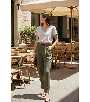 Светлосива тениска с V-образно деколте от лен и памук снимка