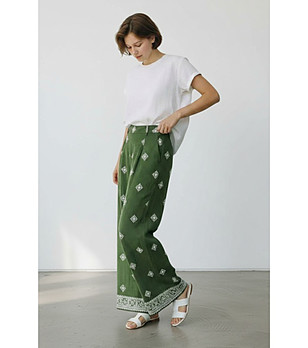 Зелени панталони с десен снимка