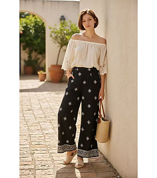 Черни панталони с ластичен гръб и принт снимка